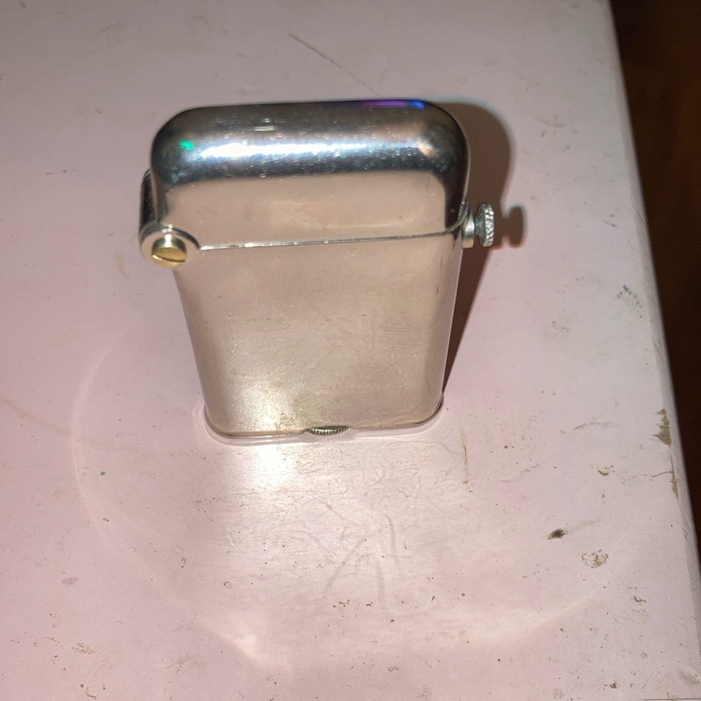 Antique Thorens single claw lighter.
